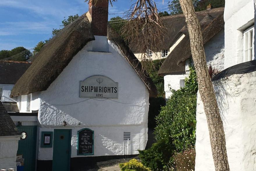 Stylish Cornish waterside cottage on the SW coast path