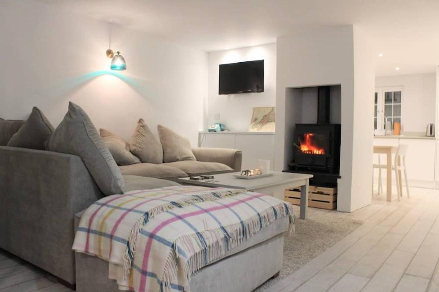 Stylish Cornish waterside cottage on the SW coast path