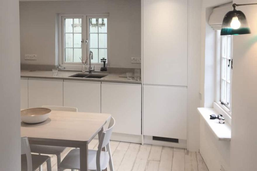 Stylish Cornish waterside cottage on the SW coast path