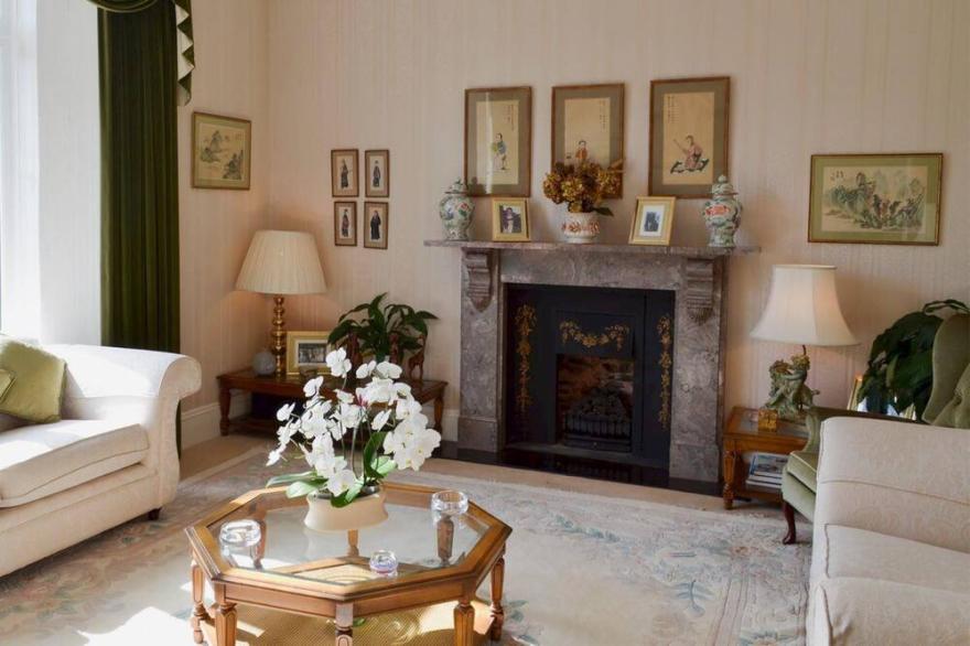 BEAUTIFUL VICTORIAN VILLA WITH SEA VIEWS, SWIMMING POOL 1/2 MILE FROM HARBOUR