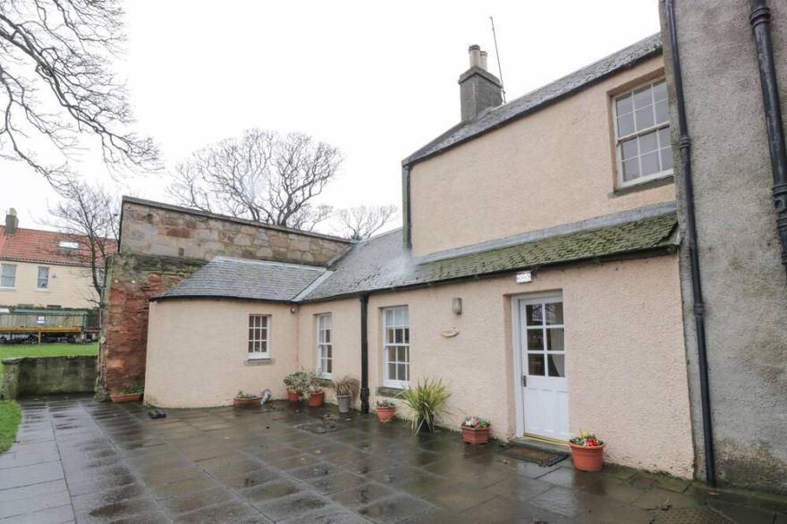 TURRET COTTAGE, family friendly in Cockenzie And Port Seton