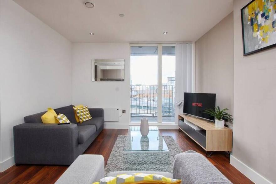 Luxury Central Abode - Amazing Views - Parking