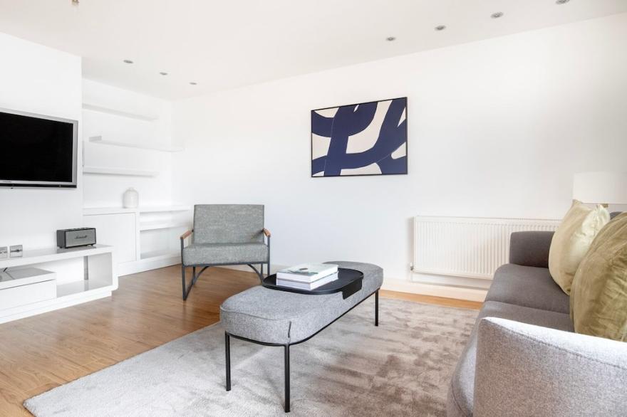 Lovely Nine Elms 2BR w/ Gym & Roof, nr Bars & Shops, by Blueground