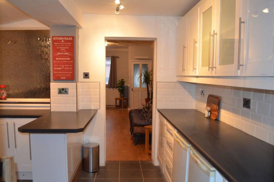 2 bedrooms close to shops, port and train station.
