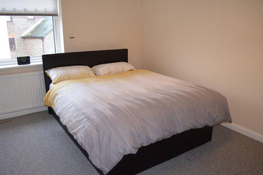 2 bedrooms close to shops, port and train station.