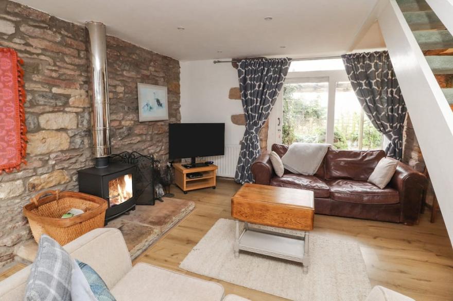 BARN END, pet friendly, character holiday cottage in Shap