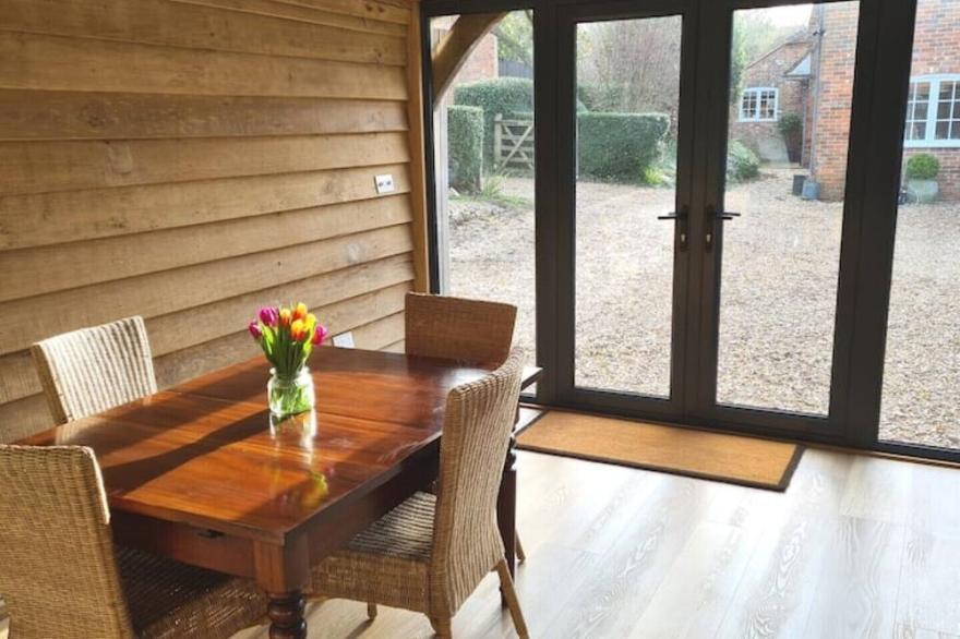 Hawks Barn: New getaway barn with stunning views.