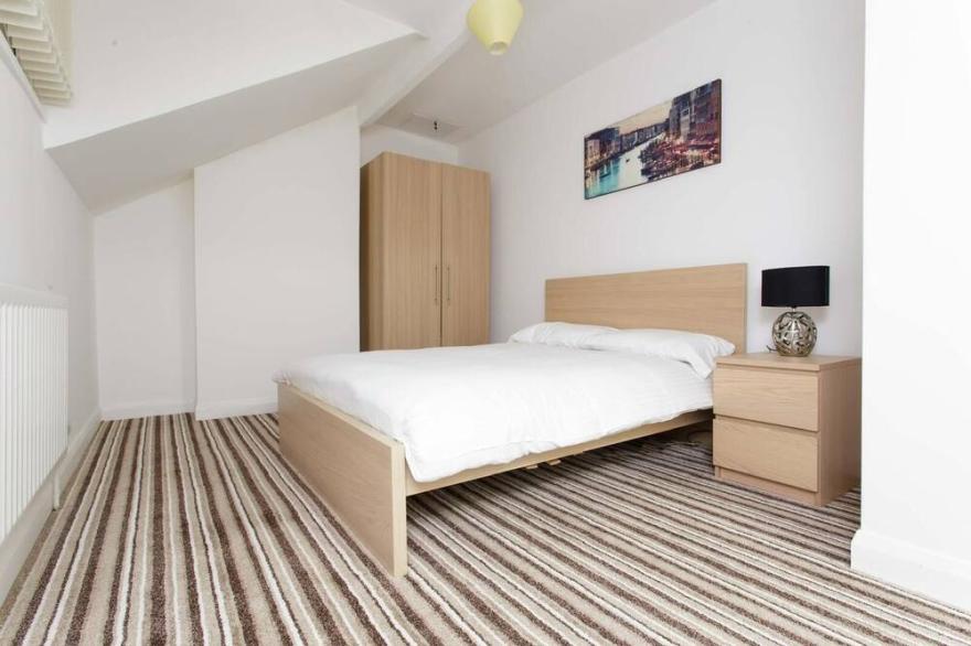 2 bedroom house near the centre of Leeds