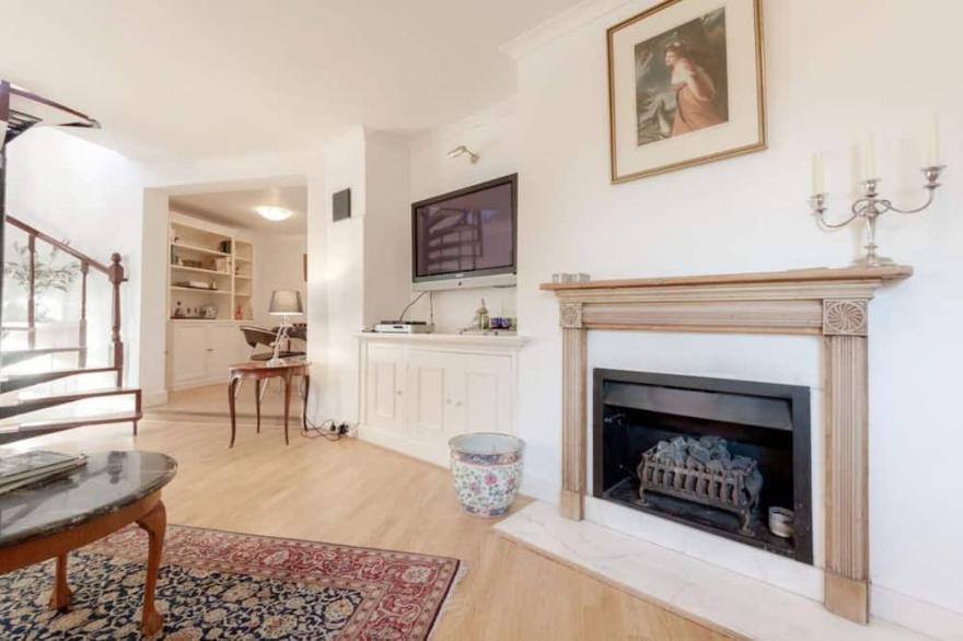 Calm & Spacious Cottage 3 Mins From Thames, 20 Mins From Downtown