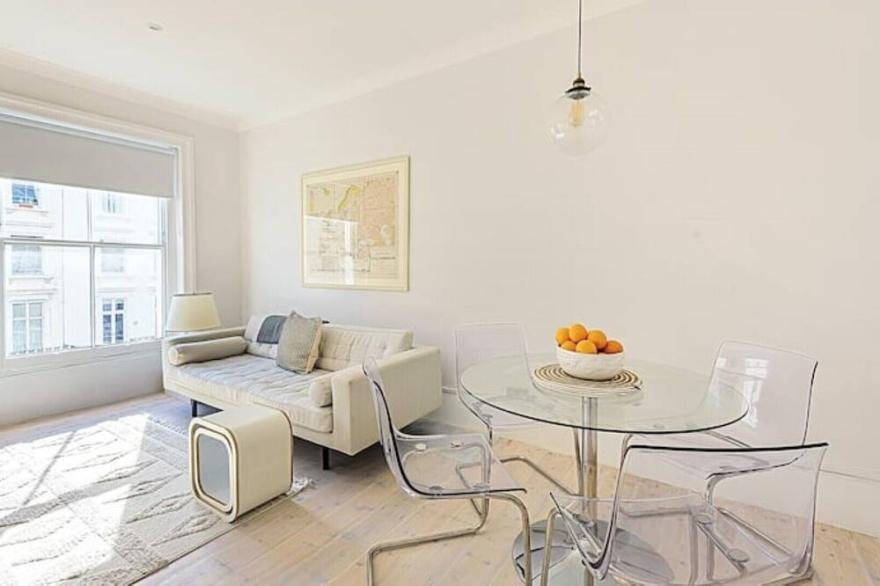 (New) Classically romantic apartment in Notting Hill