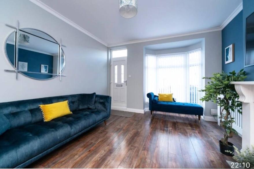 Stylish 2 Bed house fully furnished, free parking