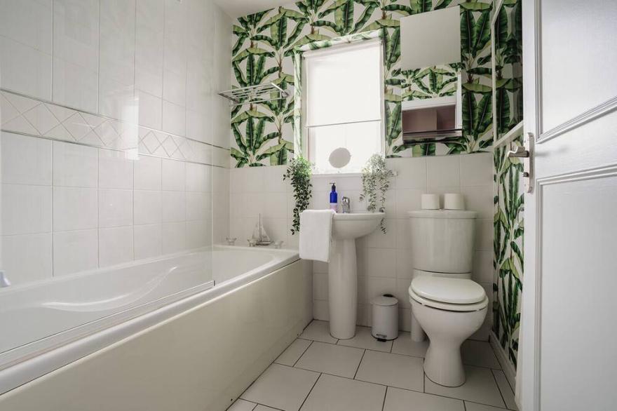 Superior Apartment by Central Belfast Apartments