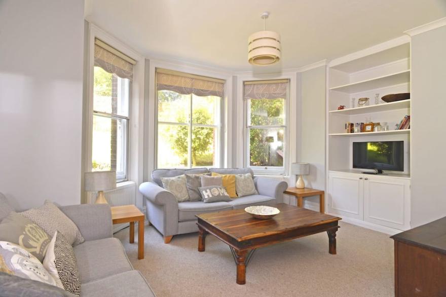 Great location - sleeps up to five guests, just moments from the beach and town
