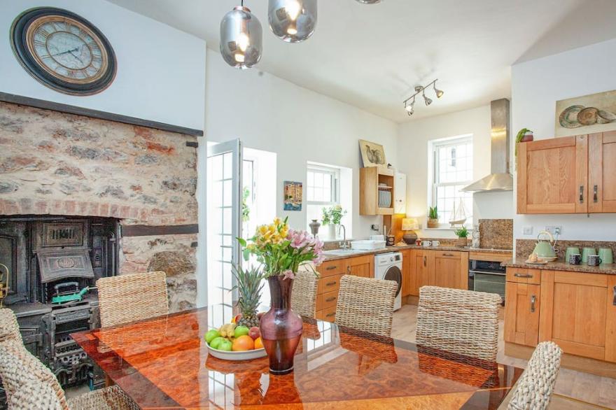 5 bedroom accommodation in Torquay