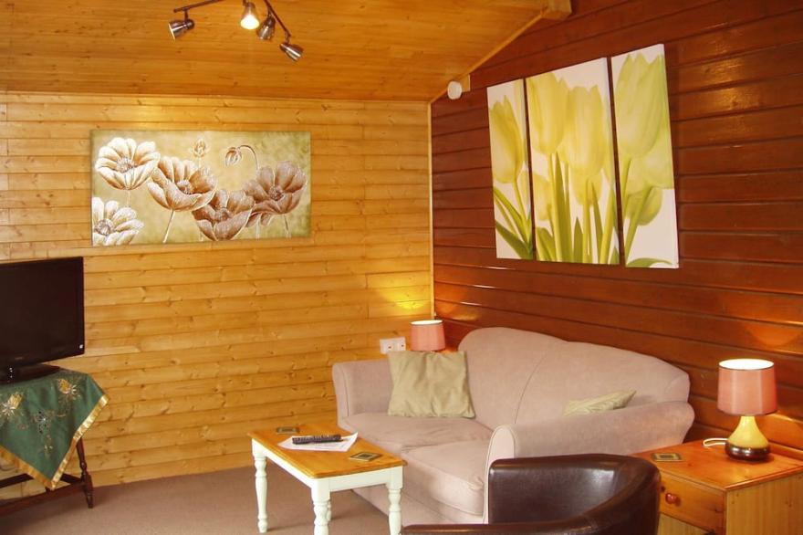 LLWYNAU FARM PINELODGES - CASTELLAU, LLANTRISANT -  ONLY 12 MILES FROM CARDIFF.