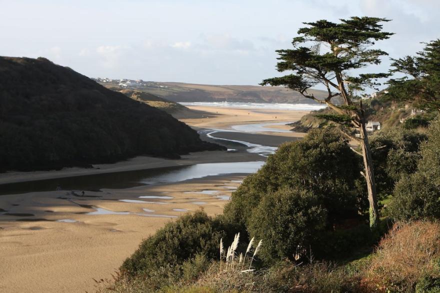 Stunning North Cornwall Beach House, direct beach access, surfing, amazing view