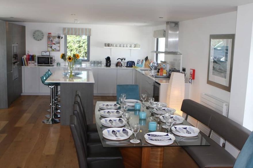 Stunning North Cornwall Beach House, direct beach access, surfing, amazing view