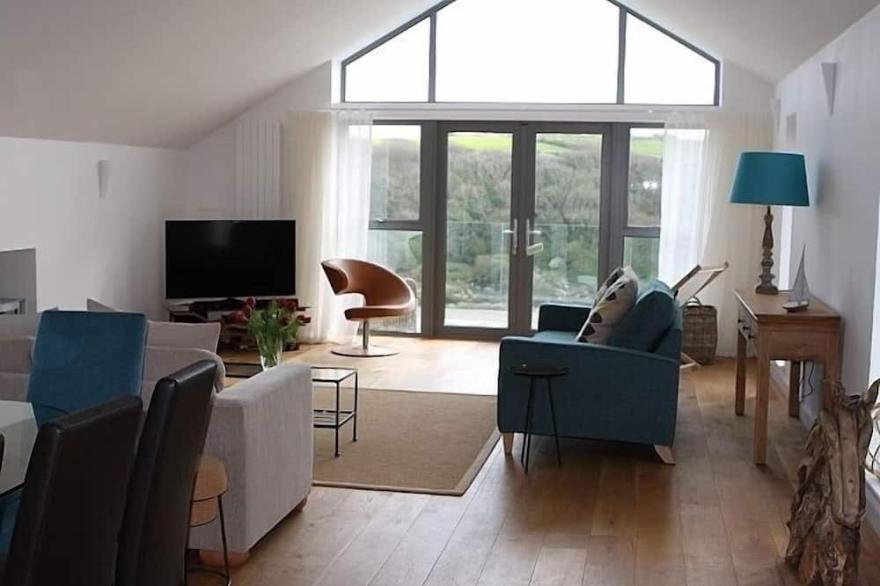 Stunning North Cornwall Beach House, direct beach access, surfing, amazing view