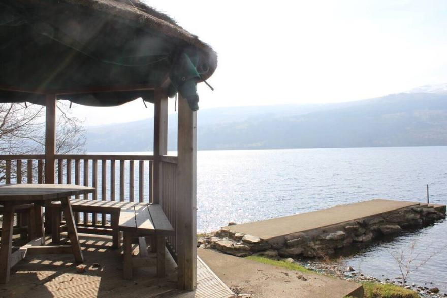 Beautiful Log Chalet with indoor sauna and private outdoor covered hot tub