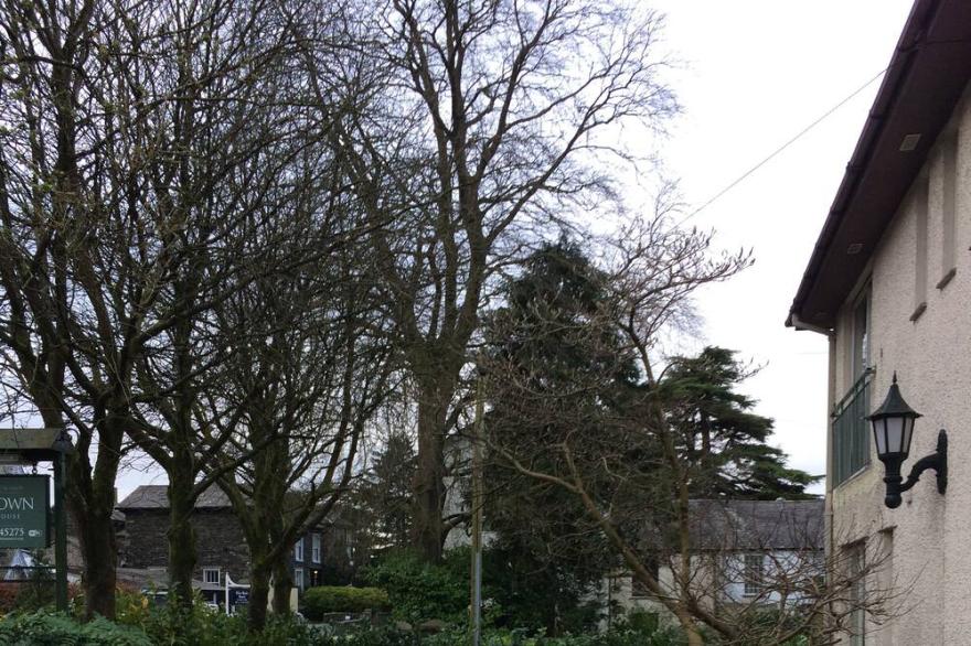 Windermere spacious 4 bed 4 bath house, parking & 5 mins walk to village & Lake