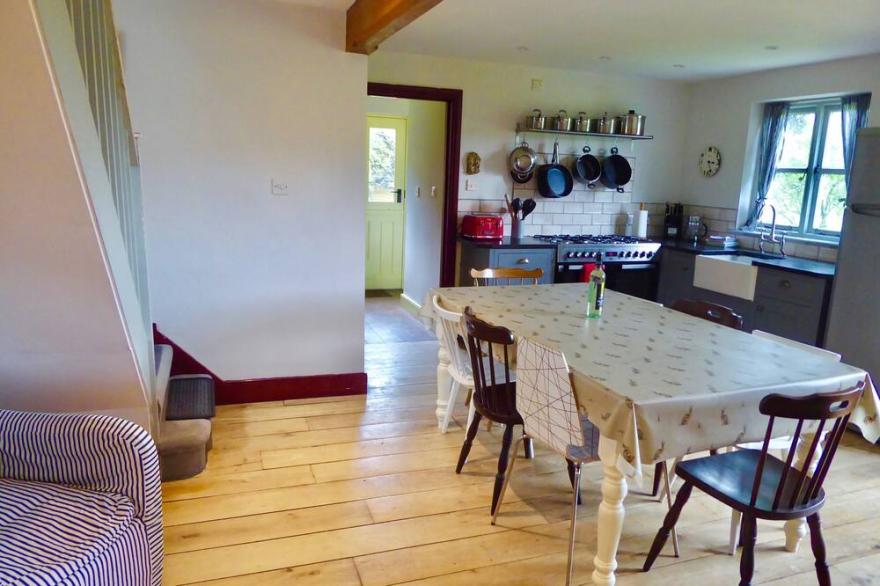 Beautiful Cottage, Spectacular Views - wifi, Sky & Netflix, enclosed garden