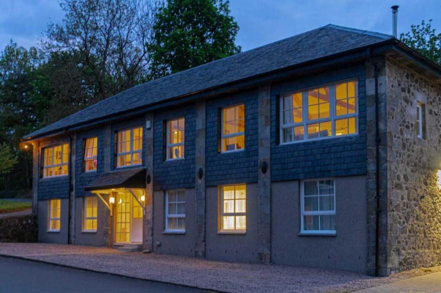 Stylish home in a beautiful countryside setting!