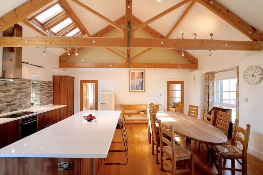 Stylish home in a beautiful countryside setting!