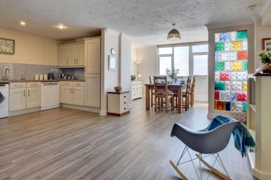 Beautiful  villa for 6 people with WIFI, TV, patio and parking