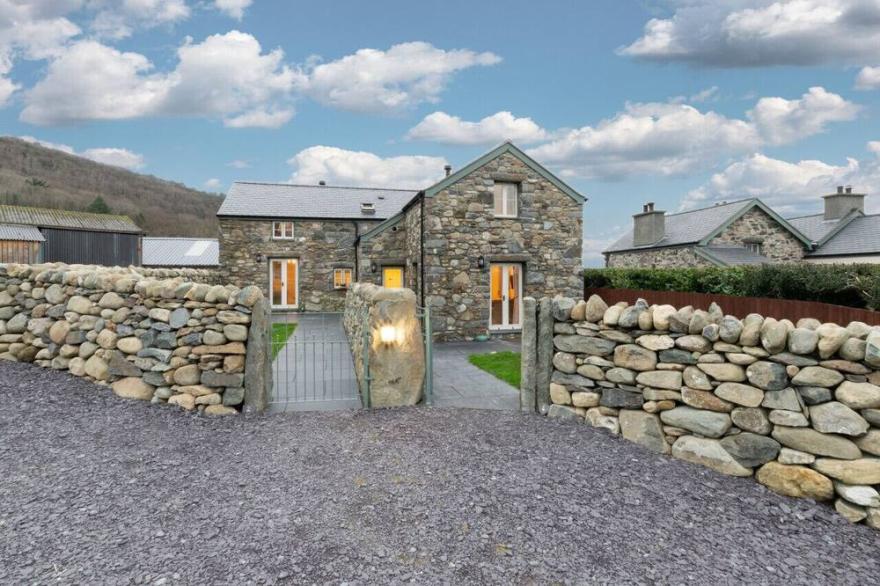 Bwthyn Bach Rowen - One Bedroom House, Sleeps 2