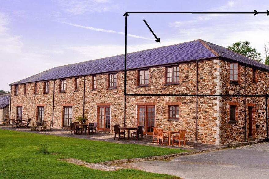 2 Bed Cornish property with stunning sea views situated on Porthpean Golf Course