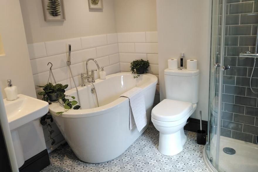 Stunningly renovated townhouse in the heart of Cowbridge, 15 mins from beach