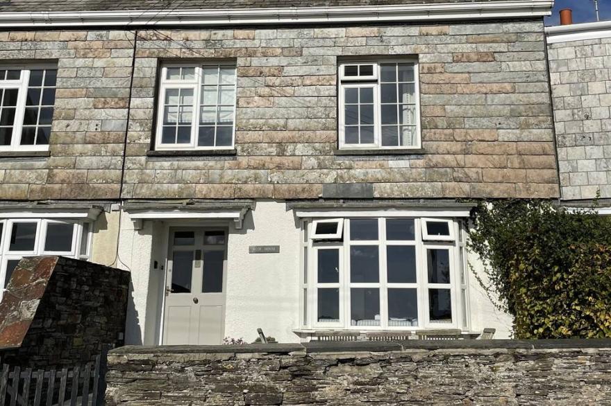 Attractive 3 storey Holiday Cottage overlooking the River Camel in Rock, Slps8-9