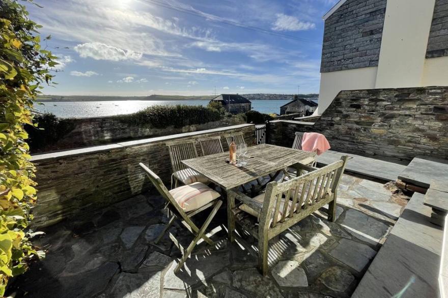 Attractive 3 storey Holiday Cottage overlooking the River Camel in Rock, Slps8-9