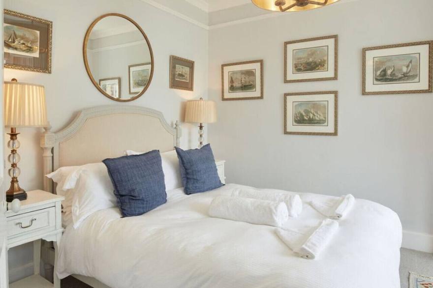 Aldford House - Four Bedroom House, Sleeps 8