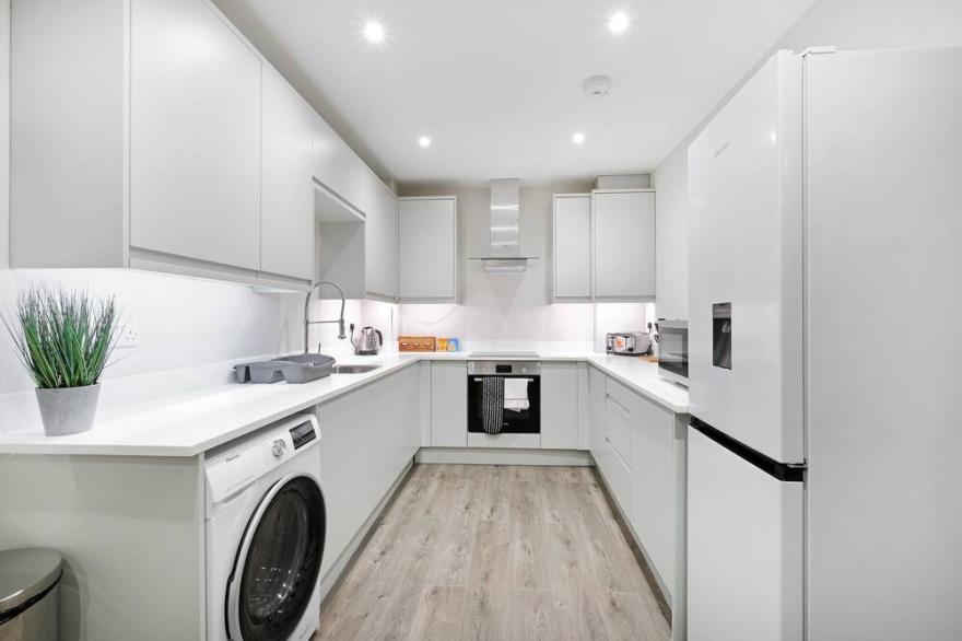 06 - Crown Place 2 Bedroom Luxury Apartment