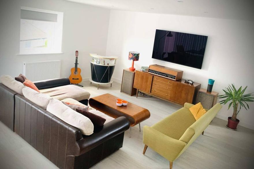Luxury Holywell Beach House with Hot Tub