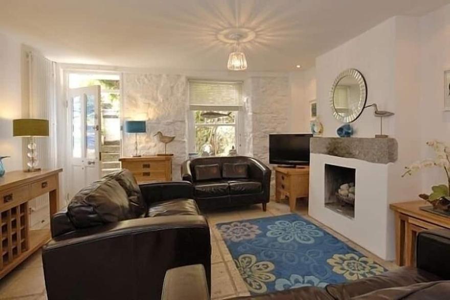 Spacious Georgian Town House 100m from the sea! Sea Views,Garden,Balcony,WIFI