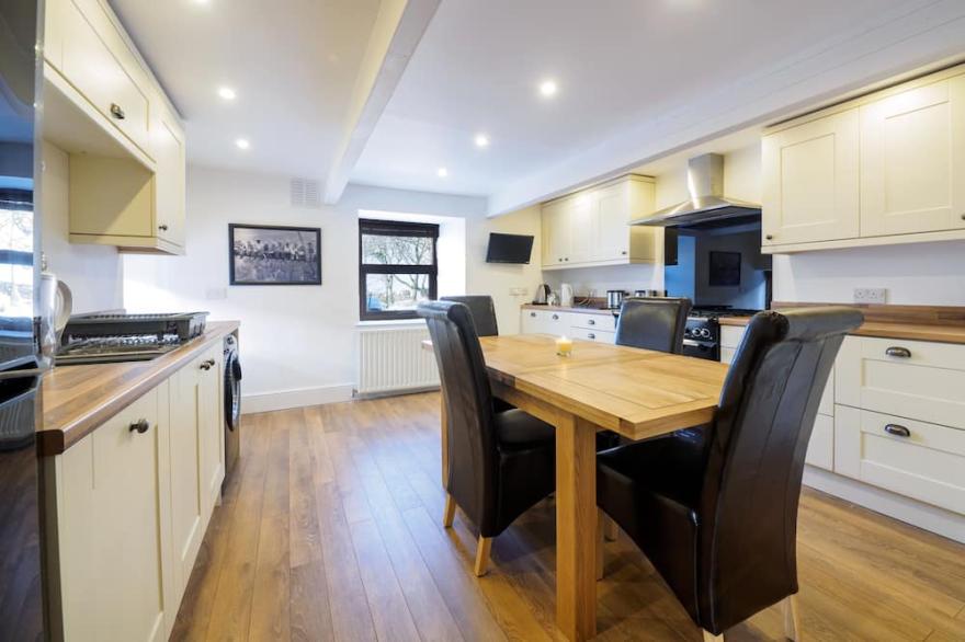 The Cowshed at Cop Farm is a Detached Barn with Hot Tub for up to 10 people