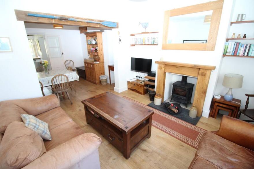Smugglers - pretty cottage in quiet street in town, with easy access to beach
