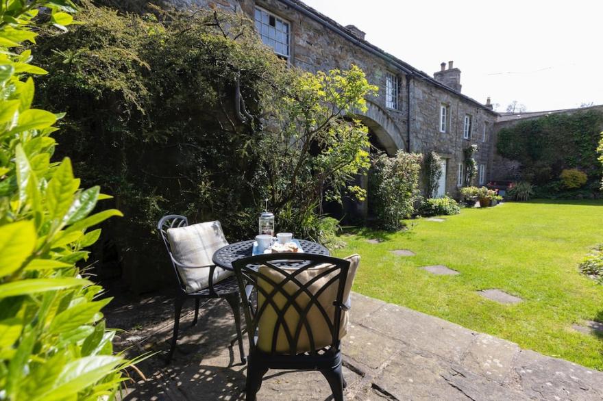 Character Cottage In West Burton village, Wensleydale