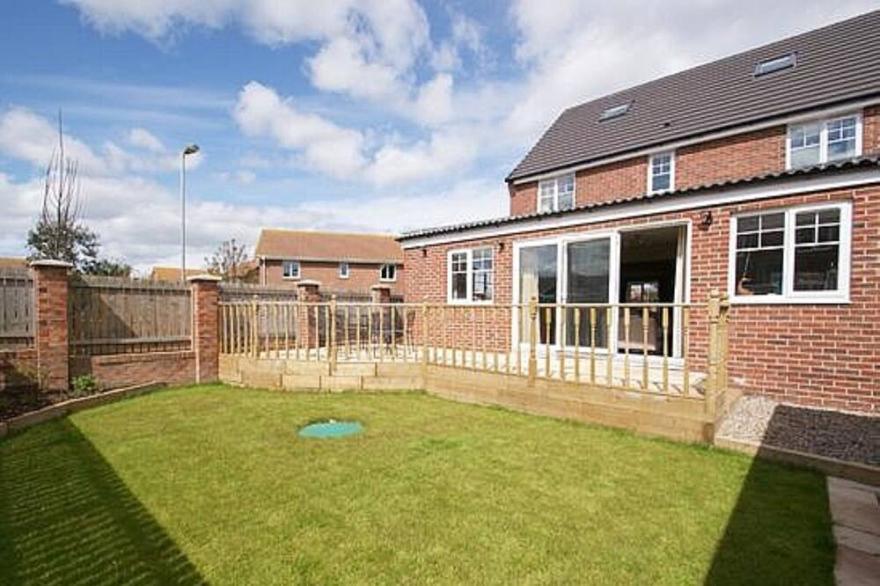 Luxurious and spacious retreat just minutes from stunning beach!