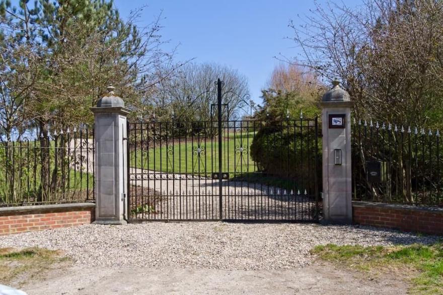19th Century Manor House with sea views - 9 Ensuite Bedrooms - 11 Acres Garden