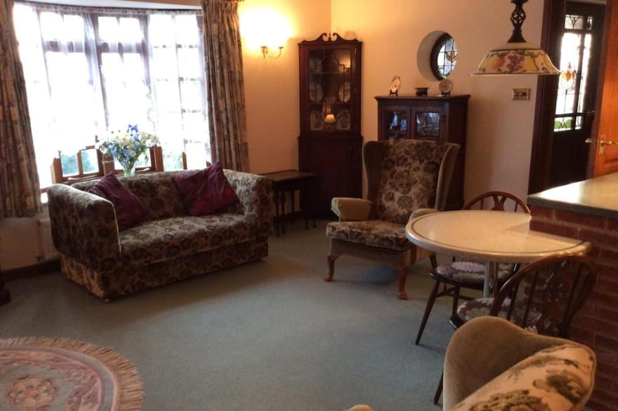 Heron View Riverside Retreat in Peaceful Rural Hamlet near Roman Town, Alcester