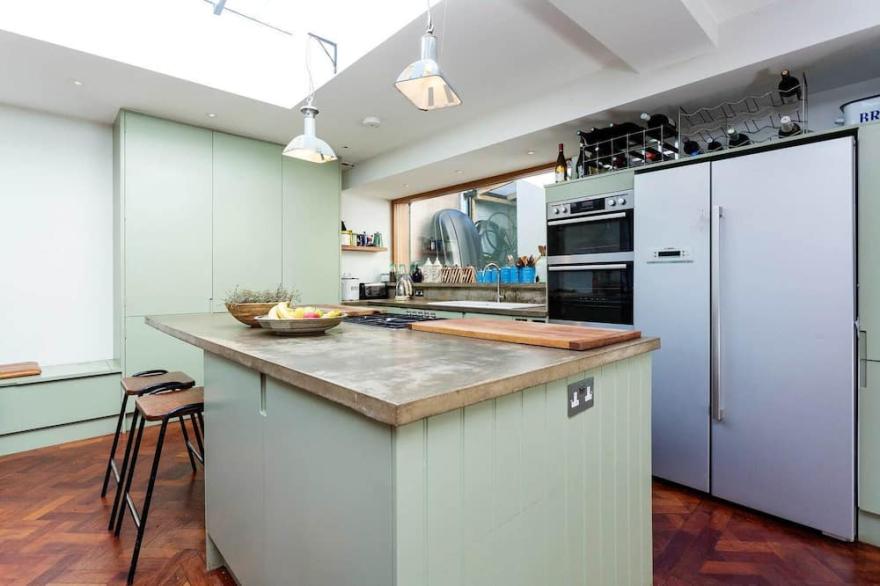 East London Elegance, by Veeve
