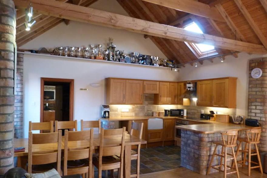 Barley Edge, Beautiful Barn Conversion, Sleeps 10, Grounds overlook Hornsea Mere