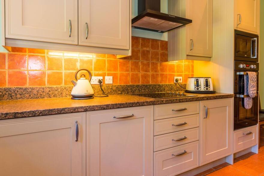 Cottage in village location with lovely views to the Hambleton Hills and White H