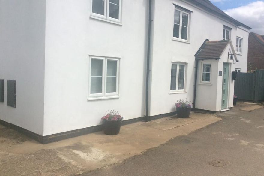 Cosy cottage field views quiet location , kimbolton village Cambridgeshire.
