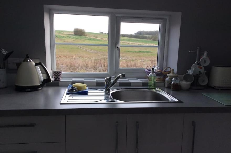 Cosy cottage field views quiet location , kimbolton village Cambridgeshire.