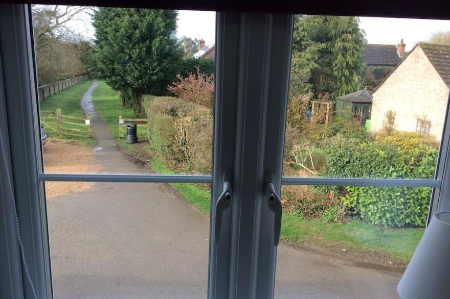 Cosy cottage field views quiet location , kimbolton village Cambridgeshire.