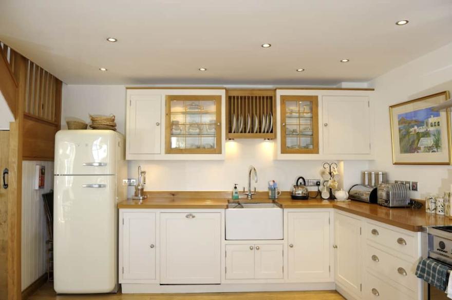 Two Bedroom Waterside Cottage With Balcony And Magnificent Views Of The Estuary